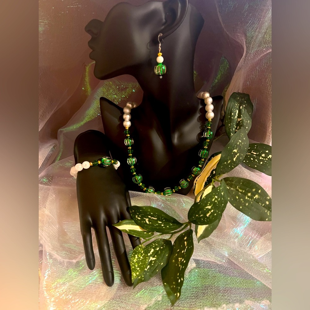 One of a Kind Princess Collection Never Worn Glass Beads & Pearls Necklace Set